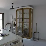 La Brijolie 450m De La La Biroire Дом отдыха *