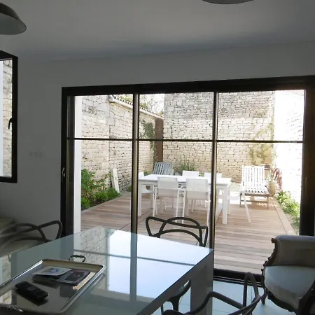 La Brijolie 450m De La La Biroire 別荘