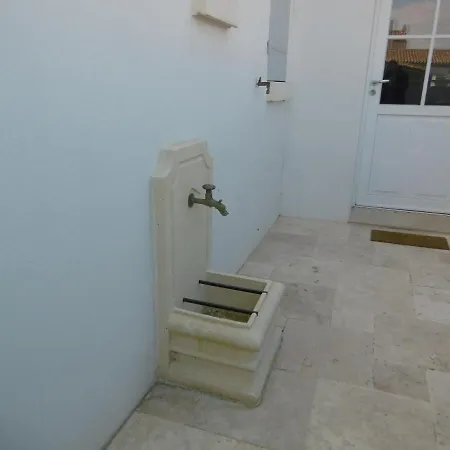 Σπίτι διακοπών La Brijolie 450m De La La Biroire *