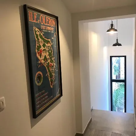 別荘 La Brijolie 450m De La La Biroire *