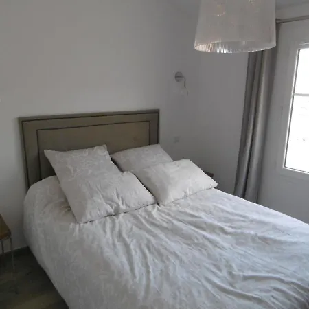 別荘 La Brijolie 450m De La La Biroire *